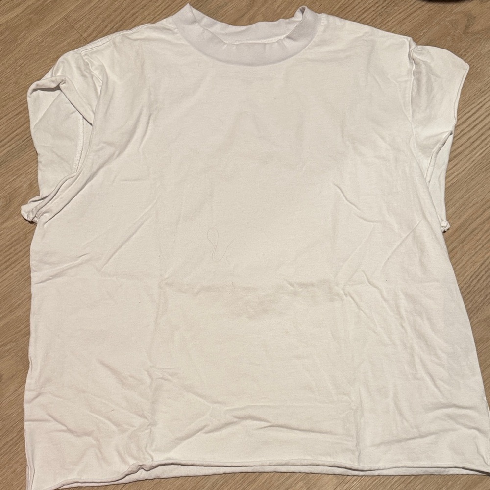 White cropped muscle tee